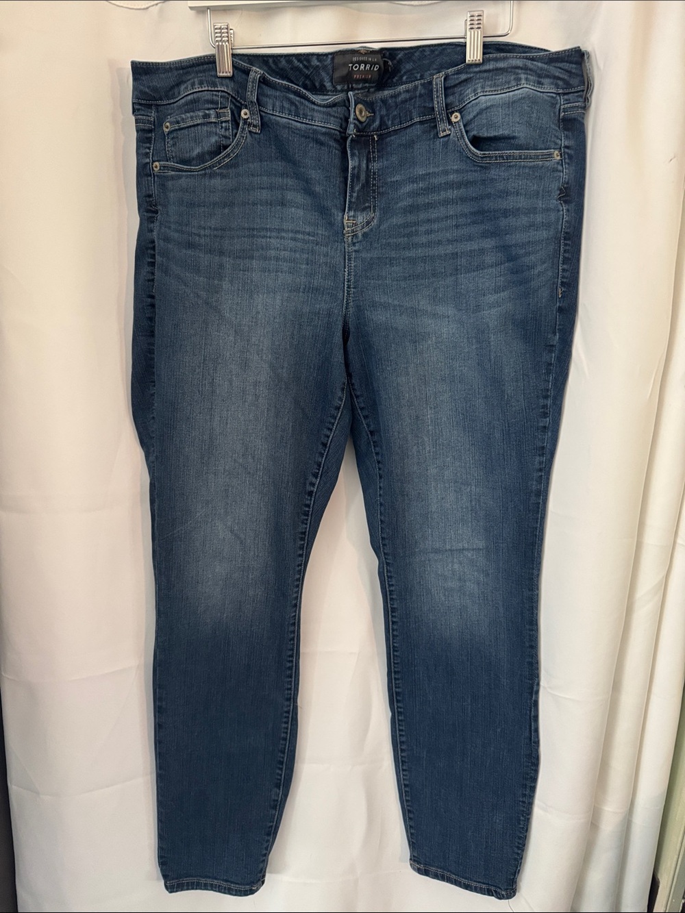 Torrid Premium Women's Skinny Jeans in Medium Blue Wash size 20R